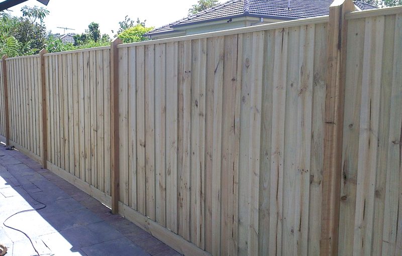 Paling Fencing. Includes Posts, Palings, Rails & Plinth (Full Package)